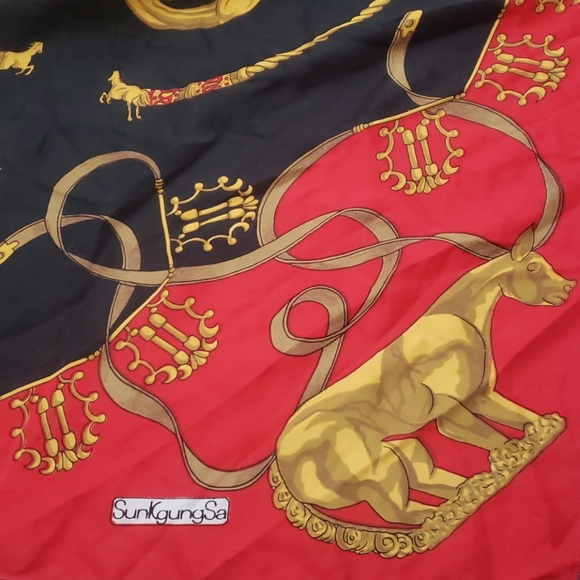 SunKgung Sa Silk scarf - Picture 5 of 6